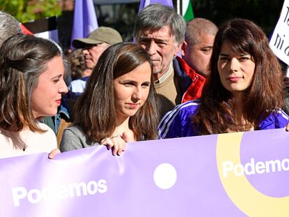 Ione Belarra, junto a Irene Montero y la coportavoz de Podemos Isa Serra, este sábado en una marcha en Madrid.