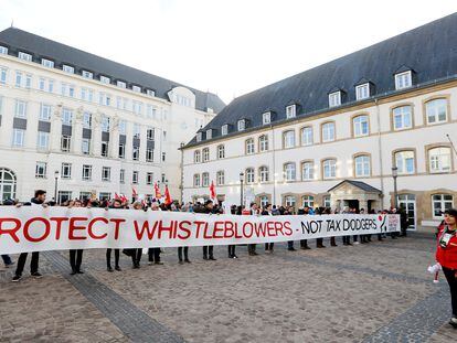 Protesta para defender a los denunciantes de los papeles de Luxemburgo, en diciembre de 2016.