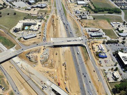 Imagen aérea de la autopista North Tarrant Express, en Texas (EE UU), cuando Ferrovial la tenía en construcción.