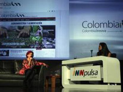 La gerente general de iNNpulsa, Catalina Ortiz (d), y la delegada general de la Agencia Efe en Colombia y directora de Colombia.inn, Esther Rebollo (i), participan en la presentación de la web de Colombia.inn, la agencia periodística especializada en innovación y emprendimiento en Bogotá. EFE/COLOMBIA.INN/MAURICIO DUEÑAS CASTAÑEDA