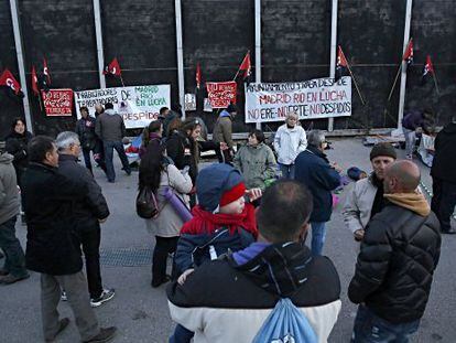 Campamento de protesta de los trabajadores de Madrid R&iacute;o, el pasado lunes.