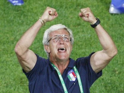 Marcello Lippi, emocionado tras ganar a Alemania en la semifinal del Mundial de 2006