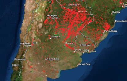 Captura del sitio de Manejo de Información del Fuego de la NASA. Cada punto rojo es in foco de incendio.
