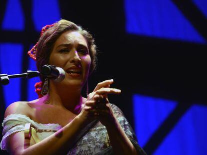 Estrella Morente, durante su actuaci&oacute;n en el Festival del cante de Las Minas.
