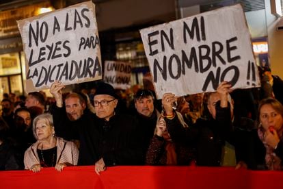 La manifestación frente a la sede del PSPV-PSOE en Valencia, el jueves.