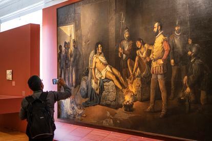 La obra 'El suplicio de Cuauhtémoc' (1892), de Leandro Izaguirre, en el Museo Nacional de Arte, en Ciudad de México.