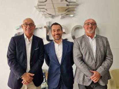 Jorge Ramis, cofundador de Acteco, Jaime Martín, director de Refino y Química de Repsol, y Juan Manuel Erum, cofundador de Acteco.