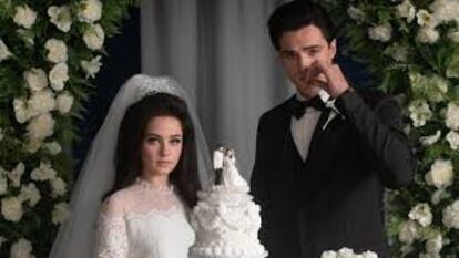 Cailee Spaeny y Jacob Elordi, en la boda de sus personajes, en 'Priscilla'.