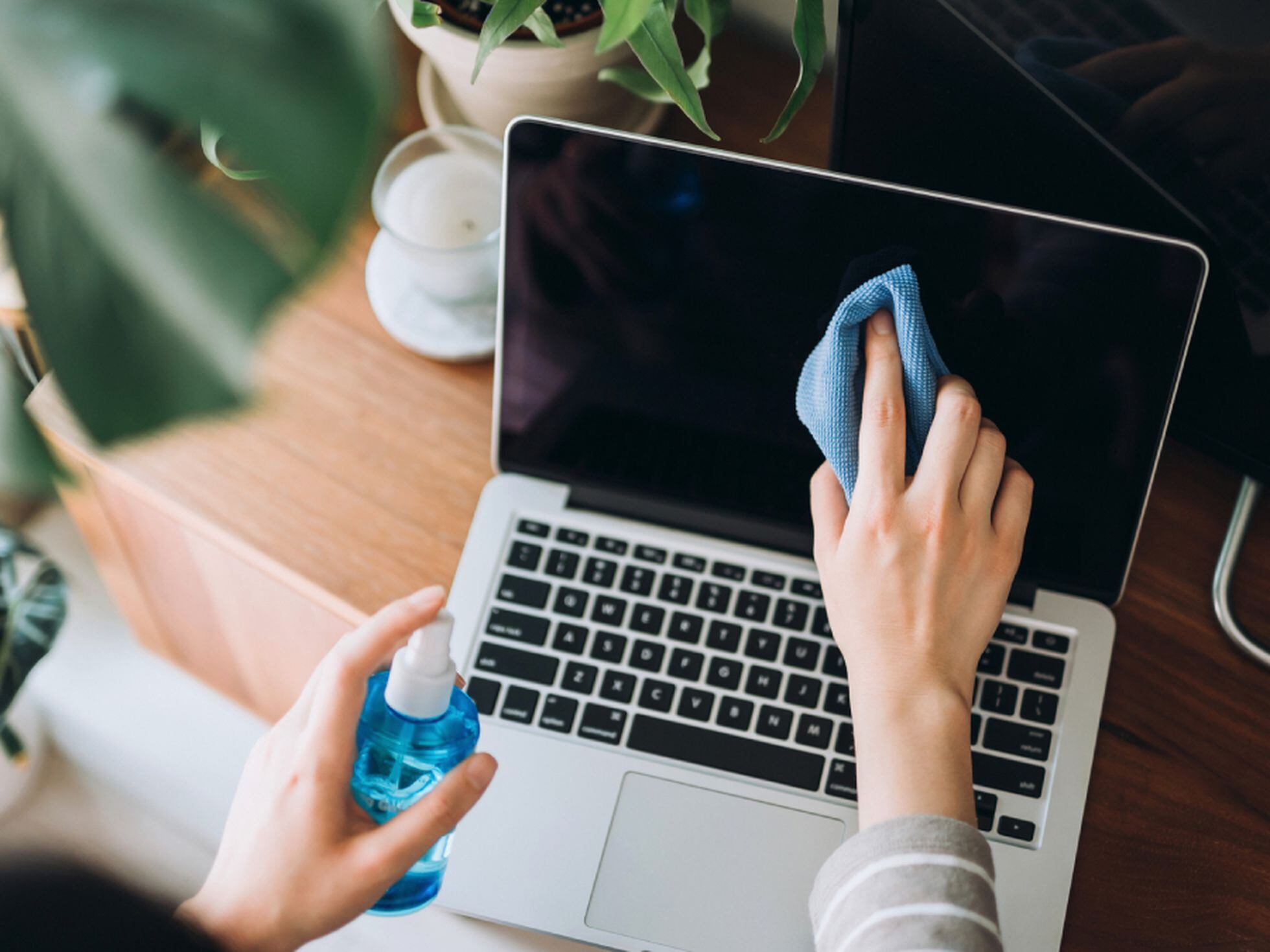 Cómo limpiar por completo el teclado de tu ordenador: así de fácil