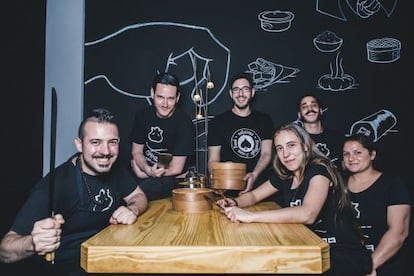 El equipo del restaurante Nakeima, en Madrid.