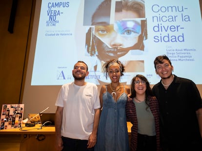 Desde la izquierda, Diego Soliveres, Lucía Assué, Anna Marchessi y Emilio Papamija, en el campus de la Academia de Cine en Valencia.