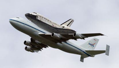 La nave espacial &#039;Discovery&#039; sobrevuela Washington a bordo de un &#039;Boeing 747&#039;.