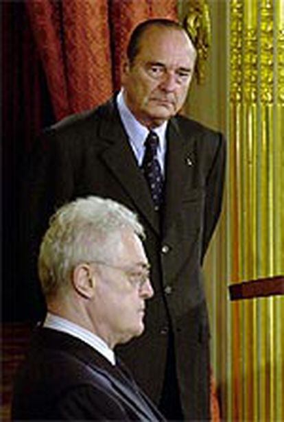 Los dos candidatos a la presidencia francesa, durante una ceremonia oficial.