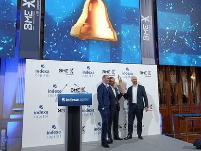 Los fundadores de Indexa Capital, Unai Ansejo, Ramón Blanco y François Derbaix, en el estreno bursátil.