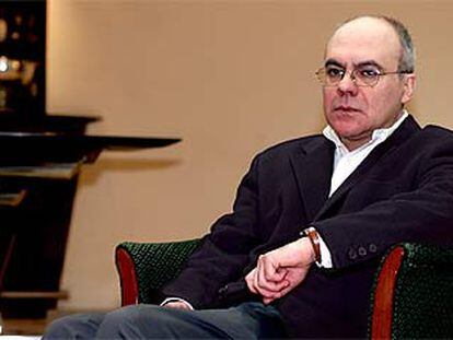 Justo Navarro (Granada, 1953) ha traducido a Paul Auster, Francis Scott Fitzgerald, Virginia Woolf y Pere Gimferrer.