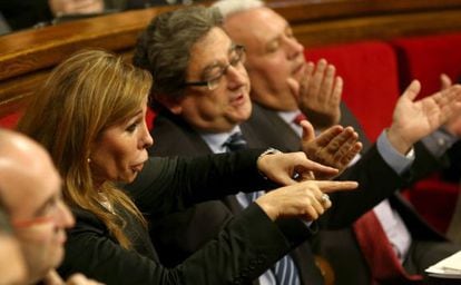 La presidenta del grupo parlamentario del PP, Alicia Sánchez-Camacho, junto a los diputados Enric Millo y Santi Rodríguez.