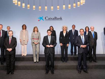 Los consejeros de CaixaBank antes de su primera reunión tras la absorción de Bankia.