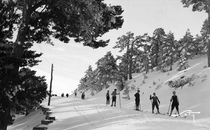 Un grupo de esquiadores en Navacerrada.