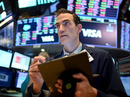 Un operador en la Bolsa de Nueva York.