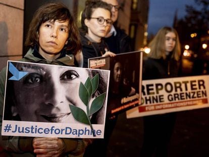 Manifestantes piden justicia por el asesinato de Daphne Caruana, en octubre. 