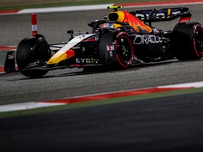 El Red Bull de Checo Pérez, durante el Gran Premio de Baréin.