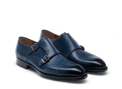 El cuero de estos clásicos monk de Magnanni está cortado a mano. La pátina azul marino envejecida a mano ofrece una rica coloración y una gran profundidad. Precio: 325 euros.