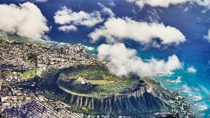 2PGPA6H Aerial View of the Diamond Head Crater in Waikiki on the Island of Oahu, Hawaii