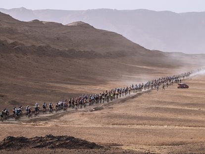 Imagen de los corredores de la Titan Desert de 2022 en su recorrido por Marruecos