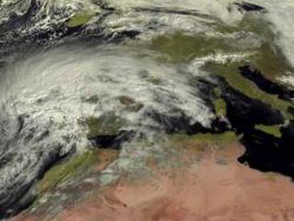 Fotografía tomada por el satélite Meteosat para la Agencia Estatal de Meteorología (AEMET) que ha activado la alerta en casi toda España.