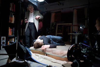El director Abel Ferrara (izquierda) en un momento del rodaje de <i>4:44-Último día en la Tierra</i>.