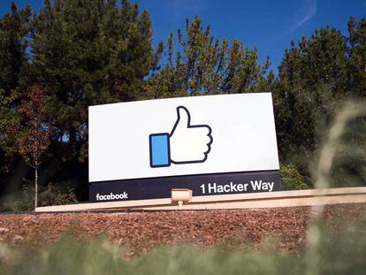Logo de la sede principal de Facebook en Menlo Park (California).