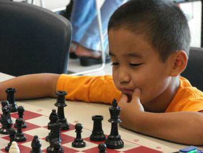 El ajedrez puede influir en la facilidad de los niños para las matemáticas.