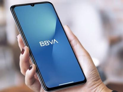 Logo de BBVA en un móvil.