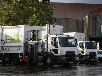 Camiones de recogida de basuras en Sabadell.