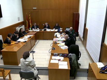 La víctima de una agresión racista declara en el juicio contra un conductor de los autobuses públicos de Barcelona.
