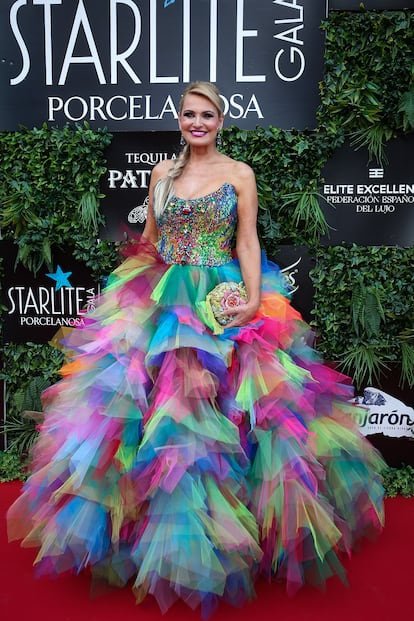 La soprano Ainhoa Arteta posa a su llegada a la gala benéfica de Starlite 2022, que se celebra en la cantera de Nagüeles de Marbella (Málaga).