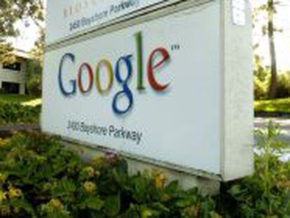 Logo de Google en su sede central en Mountain View, California.