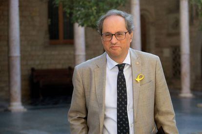 Quim Torra se dirige a la reunión del Govern.