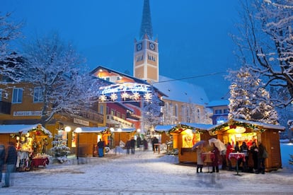 Conocido como el Montecarlo de los Alpes y situado en Salzburgo, Bad Gastein es una auténtica joya histórica y natural. Destacan la cascada escalonada de 300 metros que parte al pueblo en dos y sus numerosos hoteles modernistas. Bad Gastein es una parada obligada dentro de la línea ferroviaria Tauern, que une Salzburgo y Carintia.