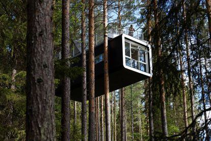 Una de las casas-árbol del Treehotel, en la Laponia sueca.