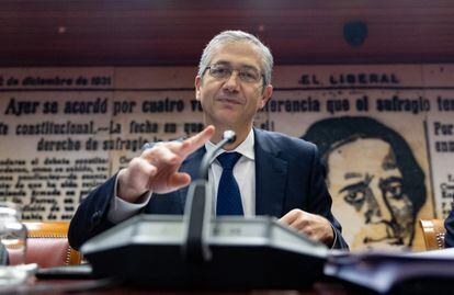 El gobernador del Banco de España, Pablo Hernández de Cos, durante su comparecencia en el Senado, este martes.