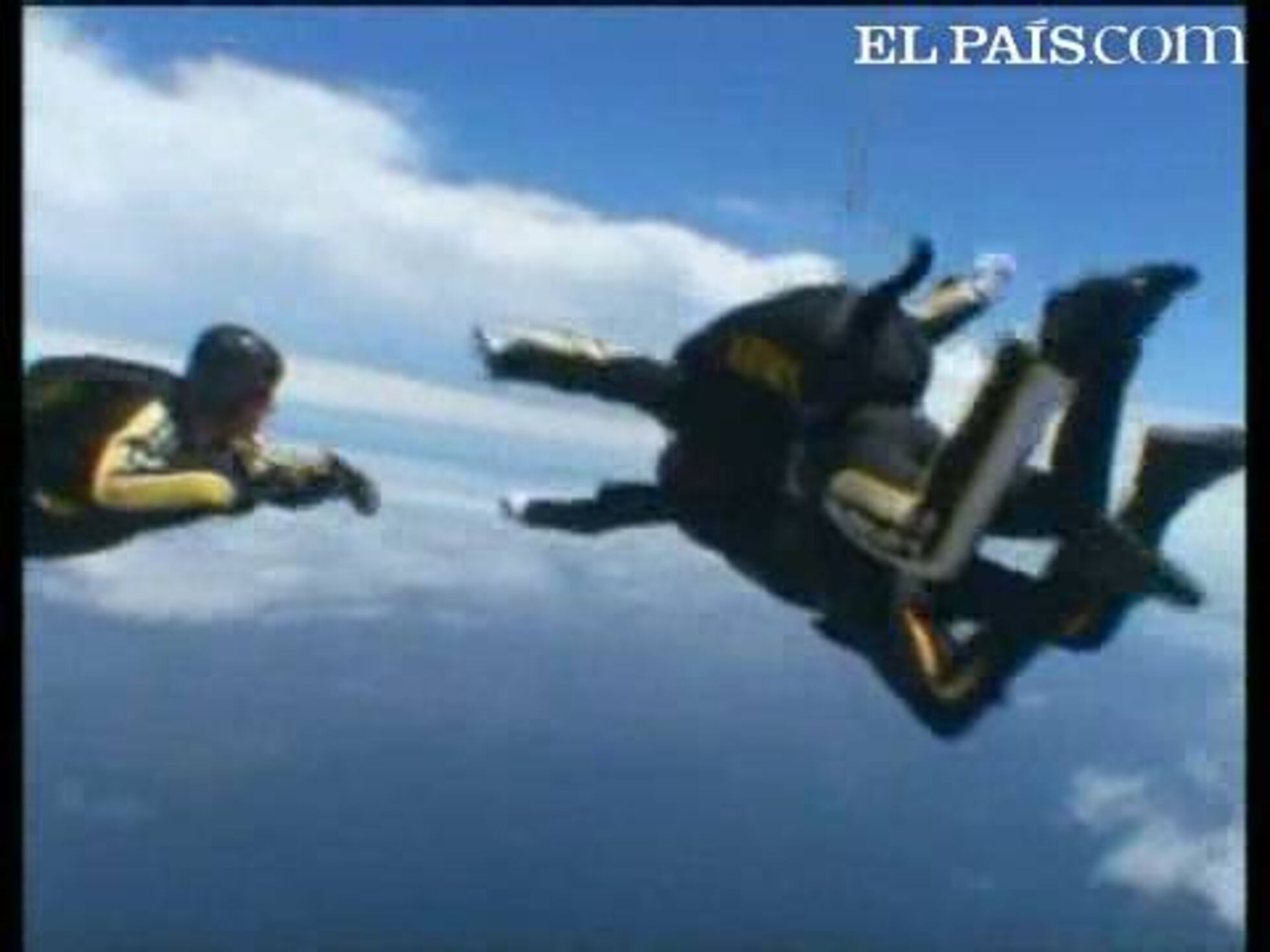 George Bush padre celebra sus 85 años tirándose en paracaída | Vídeos | EL  PAÍS