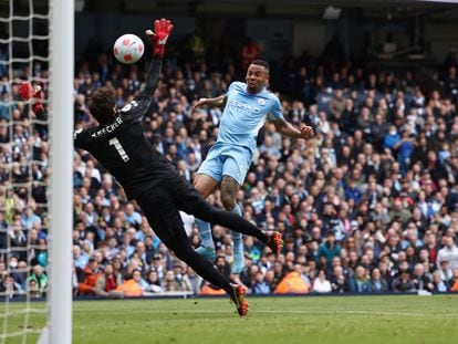 Gabriel Jesus anota el 2-1 ante el Liverpool.