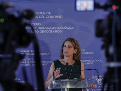 La ministra para la Transición Ecológica y el Reto Demográfico, Teresa Ribera, atendía a la prensa el 8 de agosto tras un acto en Madrid.