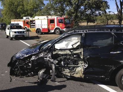 Fotograf&iacute;a facilitada por Emergencias de la Comunidad de Madrid de un accidente en el kil&oacute;metro 25 de la M-505, en El Escorial.