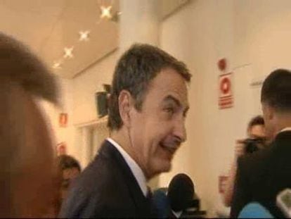 Zapatero dice no estar molesto con la abstención del socialista Antonio Gutiérrez