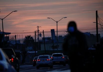Farolas apagadas en Ciudad Juárez debido al apagón que afectó el norte de México, este 15 de febrero.