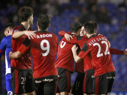 Los jugadores del Mirand&eacute;s celebran un gol al Deportivo.