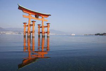 'Torii' del santuario de Itsukushima, en Miyajima (Japón).