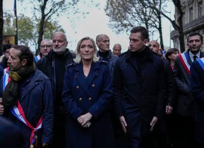 La líder del Reagrupamiento Nacional, Marine Le Pen, en la marcha en París contra el antisemitismo, este domingo.